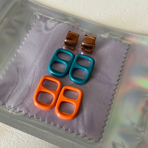 Bottle cap earrings with Rose gold Hardware huggie earrings. Orange & teal. - Picture 2 of 4
